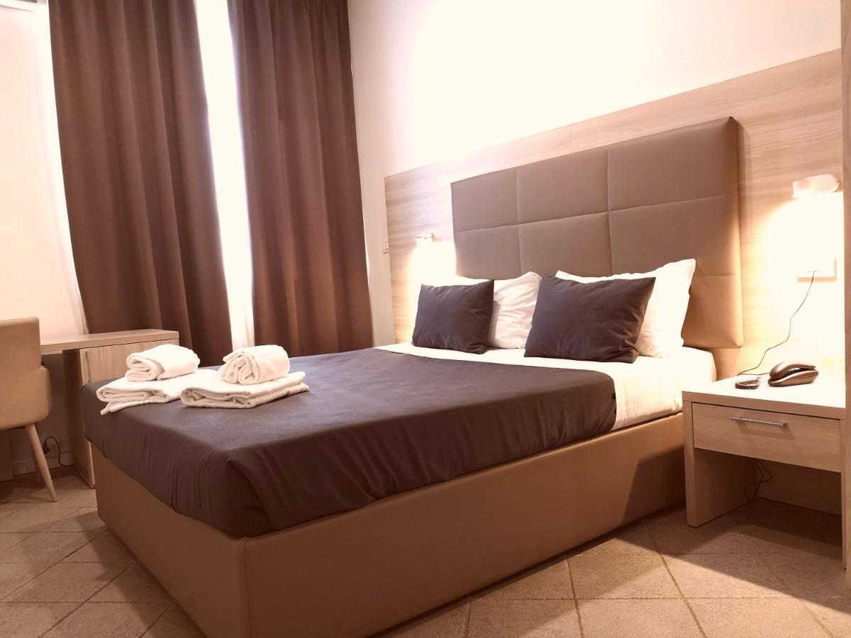 Academy Hotel Fiumicino Esterno foto