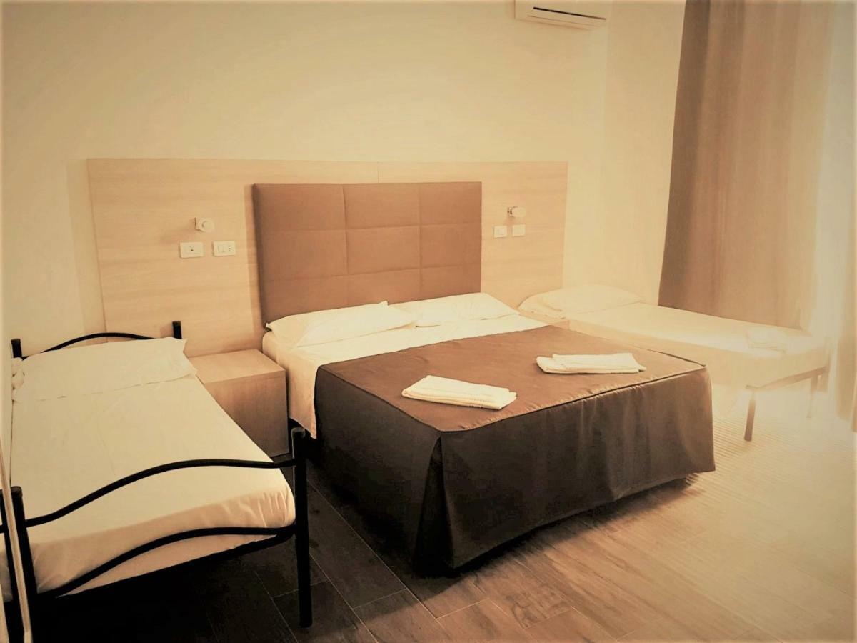 Academy Hotel Fiumicino Esterno foto
