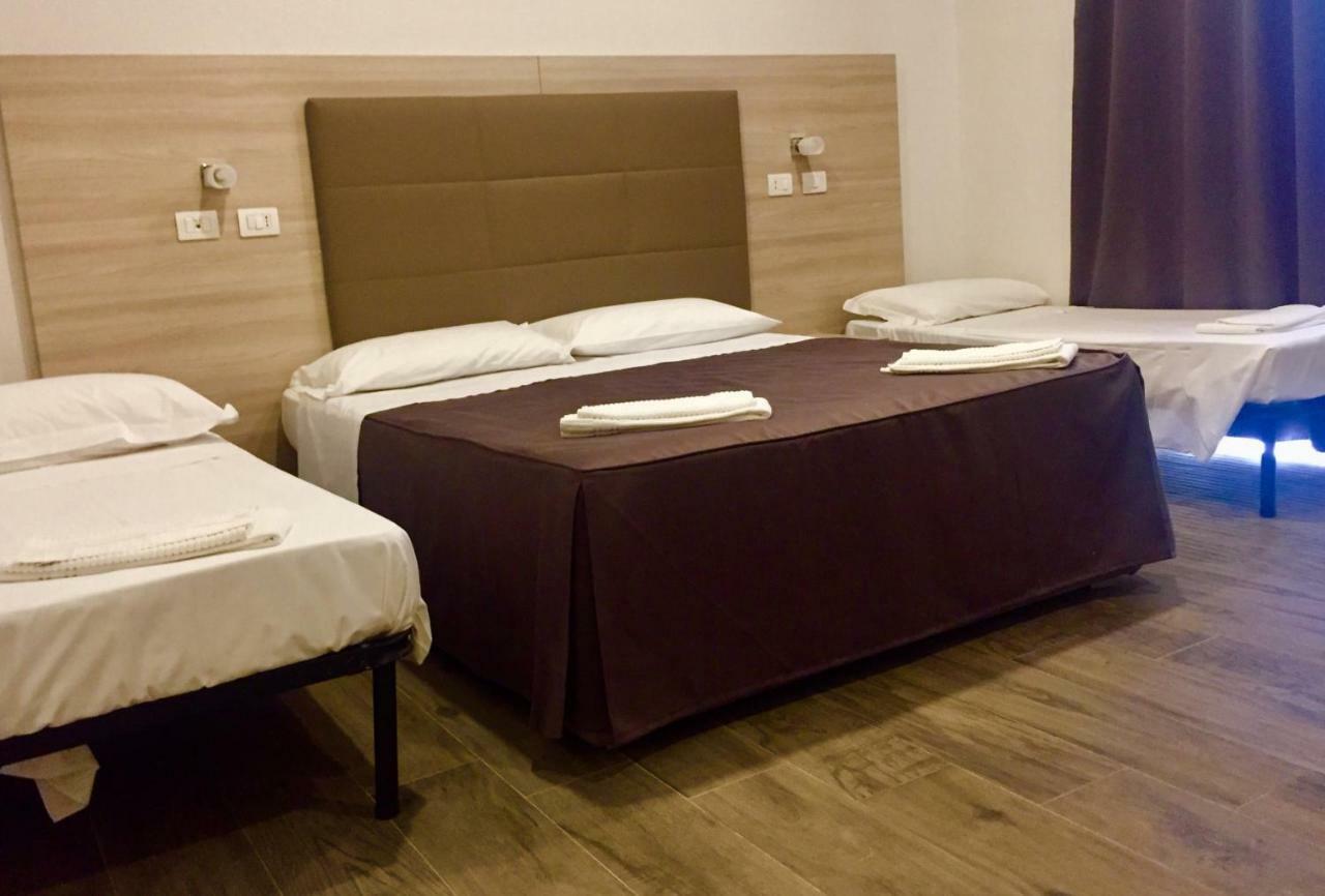 Academy Hotel Fiumicino Esterno foto